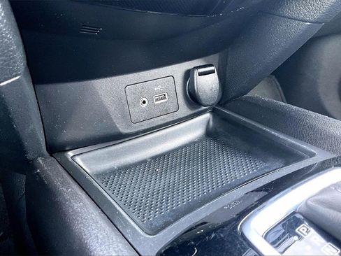 Used 2018 Nissan Rogue SV image 32