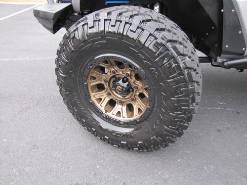 Used 2018 Jeep Wrangler Unlimited Sport S AWD/4WD image 35