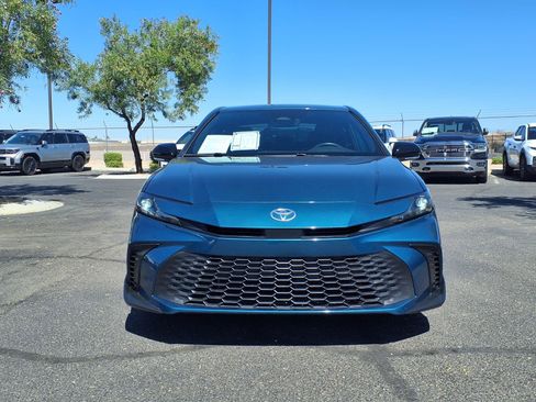 Used 2025 Toyota Camry SE w/ Convenience Package FWD image 2