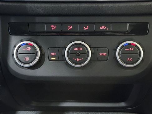 Used 2013 Volkswagen Tiguan S image 22