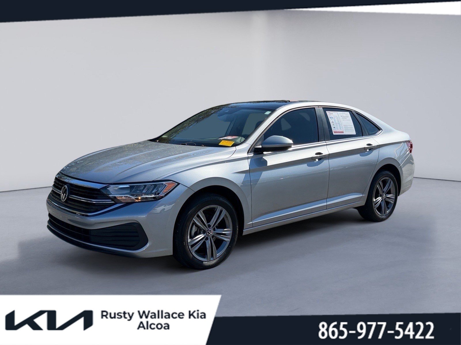 Used 2023 Volkswagen Jetta SE FWD image 1