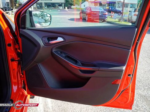 Used 2018 Ford Focus RS AWD/4WD image 29