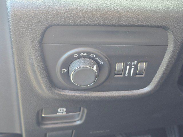 Used 2024 Jeep Grand Cherokee L Altitude AWD/4WD image 29