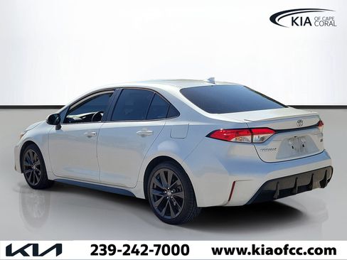 Used 2023 Toyota Corolla SE w/ SE Premium Package FWD image 4