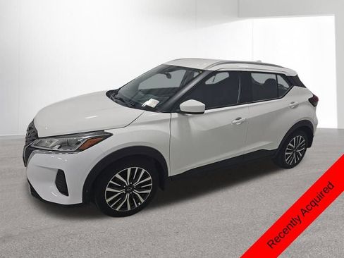 Used 2022 Nissan Kicks SV FWD image 1
