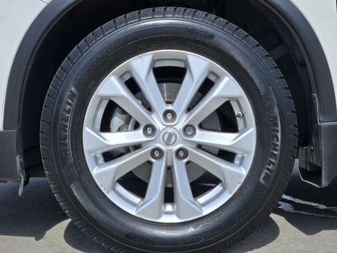 Used 2015 Nissan Rogue SV FWD image 14