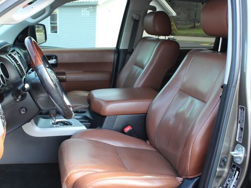 Used 2016 Toyota Sequoia Platinum image 13