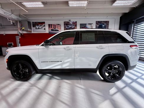 Certified 2023 Jeep Grand Cherokee Altitude AWD/4WD image 2