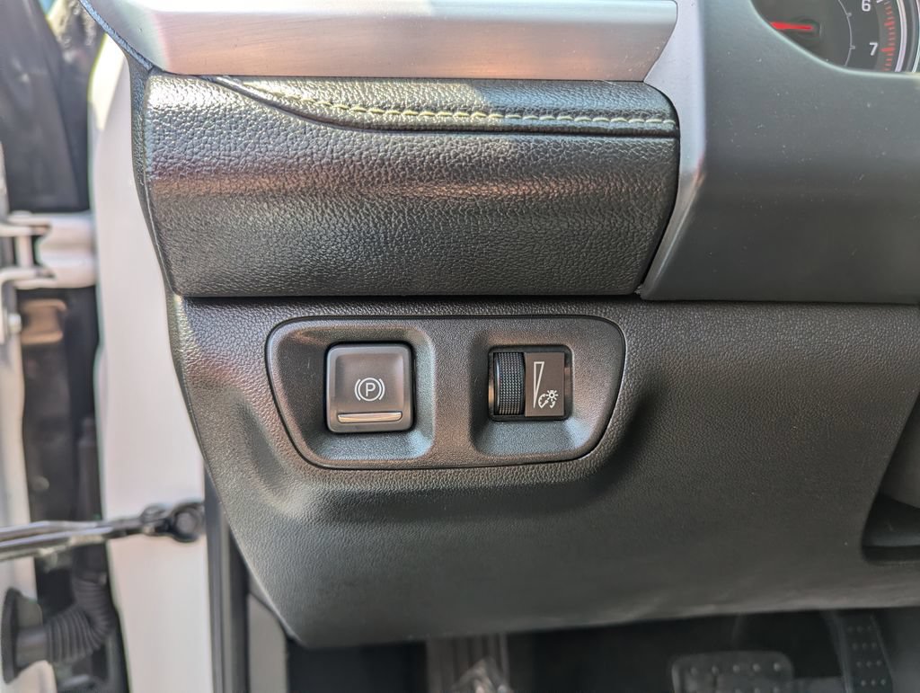 Used 2023 GMC Acadia SLT FWD image 14
