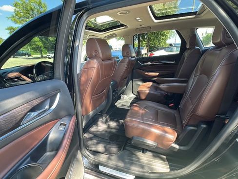 Used 2018 Buick Enclave Avenir w/ Avenir Technology Package AWD/4WD image 28
