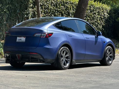 Used 2024 Tesla Model Y Long Range AWD/4WD image 2