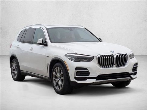 Used 2023 BMW X5 xDrive45e w/ Parking Assistance Package image 3