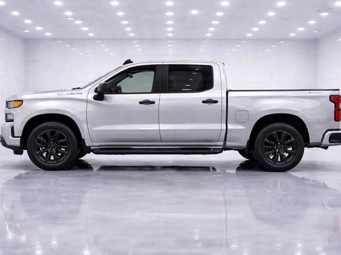 Used 2020 Chevrolet Silverado 1500 Custom w/ Custom Value Package image 2