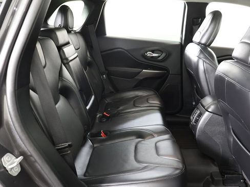 Used 2019 Jeep Cherokee Limited AWD/4WD image 37