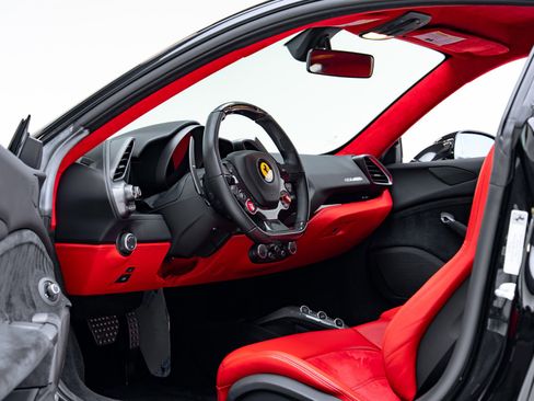 Used 2019 Ferrari 488 GTB RWD image 33