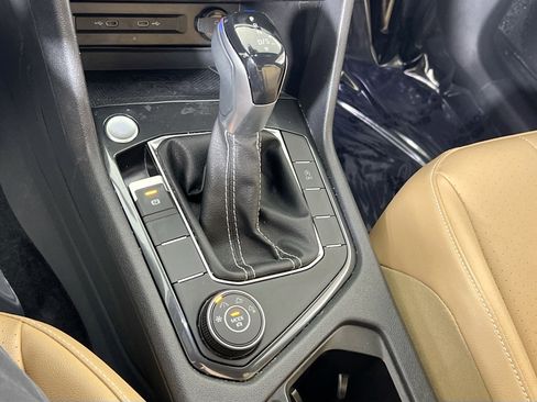 Used 2022 Volkswagen Tiguan SE image 16