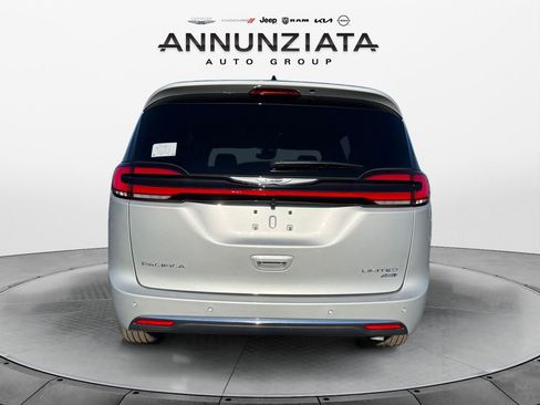 New 2026 Chrysler Pacifica Limited image 4