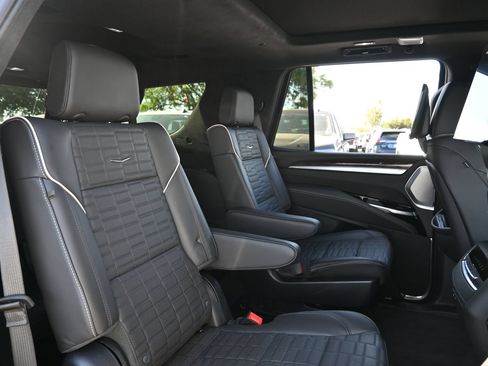 Used 2025 Cadillac Escalade Sport Platinum AWD/4WD image 25