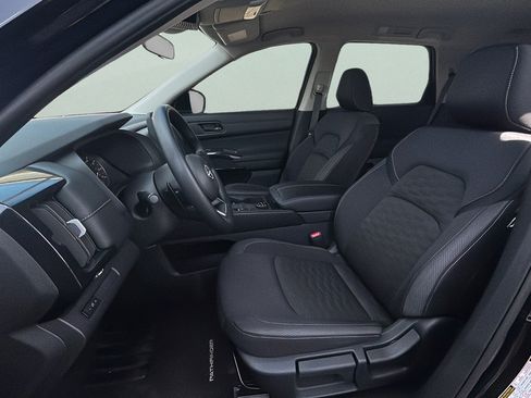 Used 2025 Nissan Pathfinder S AWD/4WD image 14