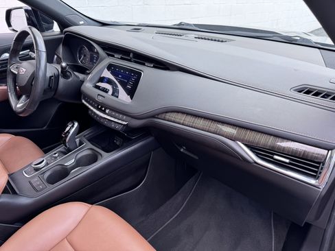Used 2023 Cadillac XT4 Sport image 7