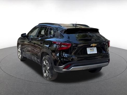Used 2025 Chevrolet Trax LT w/ LT Convenience Package image 11