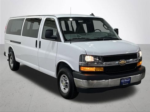 Used 2025 Chevrolet Express 3500 LT w/ LT Preferred Equipment Group RWD image 8