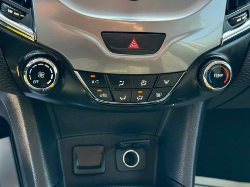 Used 2017 Chevrolet Cruze LT FWD image 22