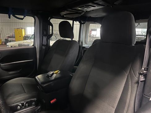 Used 2022 Jeep Wrangler Unlimited Sport image 3