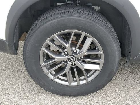 Used 2024 Nissan Rogue S AWD/4WD image 7