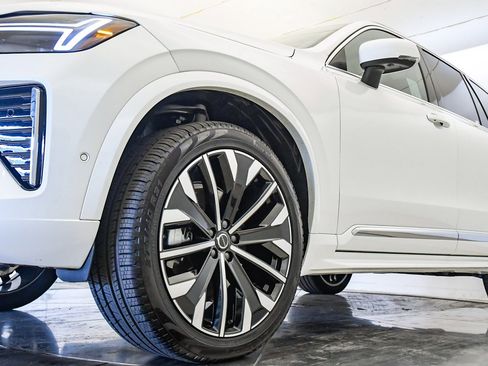 Certified 2025 Volvo XC90 B6 Plus w/ Protection Package Premier image 9