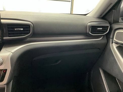 Used 2020 Ford Explorer XLT w/ Equipment Group 202A AWD/4WD image 12
