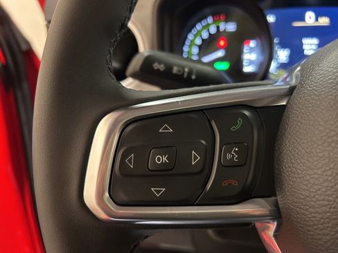 Used 2025 Jeep Wrangler Unlimited Sahara AWD/4WD image 21