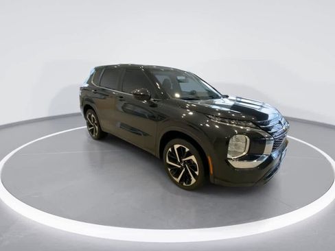 Used 2022 Mitsubishi Outlander ES image 2