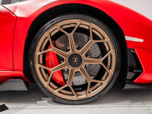 Used 2021 Lamborghini Aventador SVJ AWD/4WD image 16