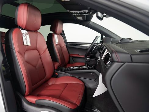 New 2026 Porsche Macan Turbo image 33