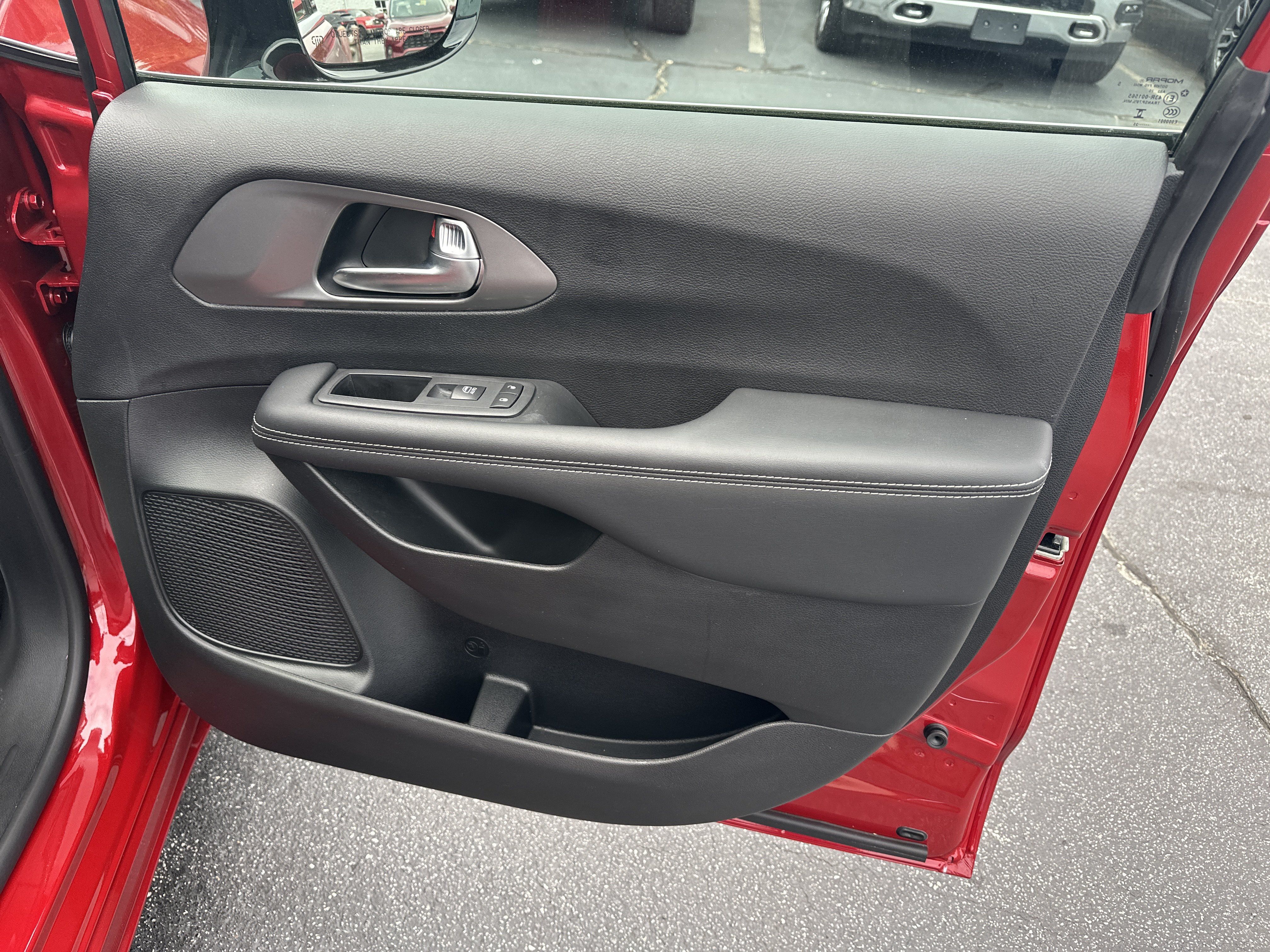Used 2025 Chrysler Voyager LX FWD image 15