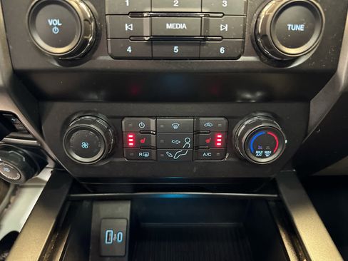 Used 2021 Ford F350 XLT w/ XLT Premium Package image 19