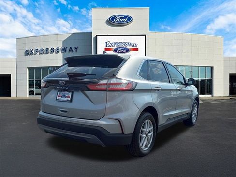 Used 2024 Ford Edge SEL image 6
