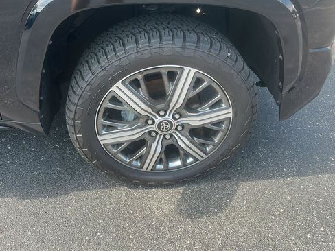 Used 2022 Toyota Tundra Capstone AWD/4WD image 18