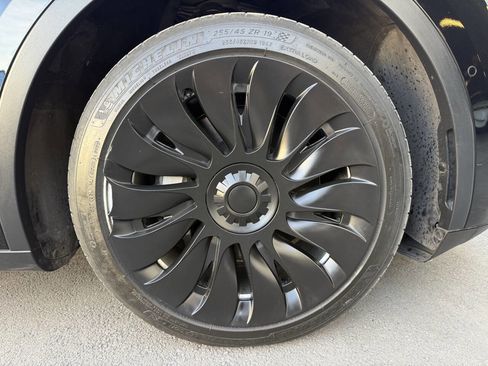 Used 2021 Tesla Model Y Long Range image 12