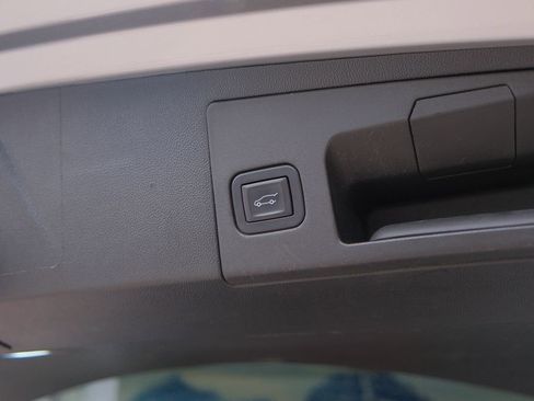 Used 2019 Cadillac XT5 FWD image 36