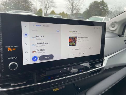 Used 2025 Toyota Sienna XLE image 40