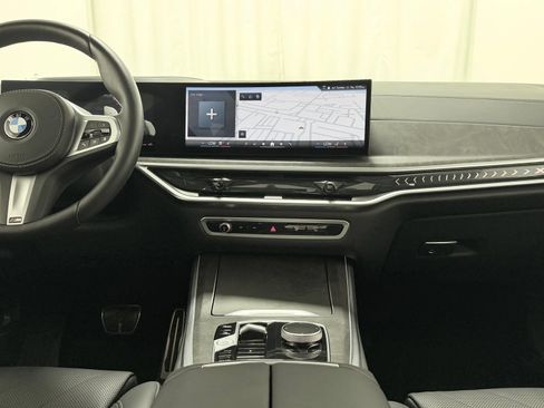 Used 2025 BMW X5 xDrive40i w/ M Sport Package AWD/4WD image 9
