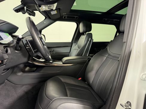 Used 2025 Land Rover Range Rover Sport SE AWD/4WD image 5