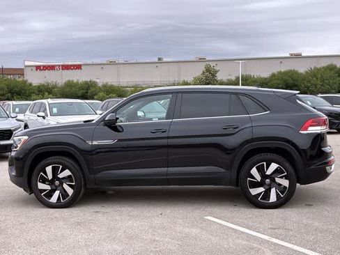 Used 2024 Volkswagen Atlas Cross Sport SE FWD image 11