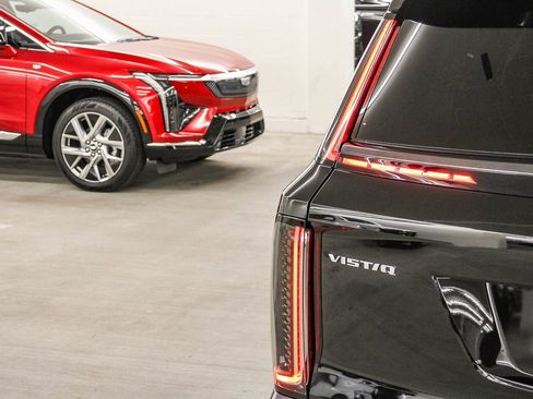 Used 2026 Cadillac Vistiq Platinum image 6