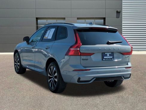 Used 2025 Volvo XC60 B5 Plus image 5