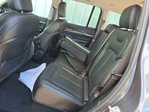 Used 2023 Jeep Grand Cherokee Limited RWD image 10