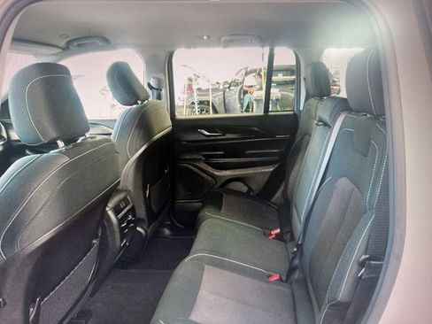 Used 2023 Jeep Grand Cherokee Laredo w/ Luxury Tech Group I image 7