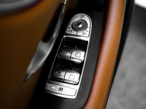 Used 2020 Mercedes-Benz E 450 4MATIC Cabriolet image 33